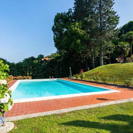 With Terrace And Stunning View Vakantiehuis *
