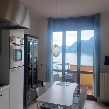 Vakantiehuis With Terrace And Stunning View Stresa
