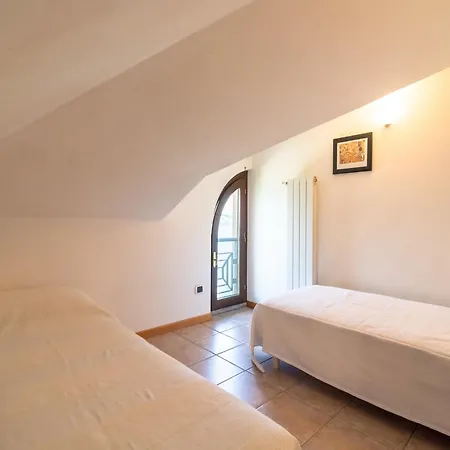 With Terrace And Stunning View Ferienhaus Stresa
