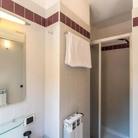 With Terrace And Stunning View Dom wakacyjny Stresa