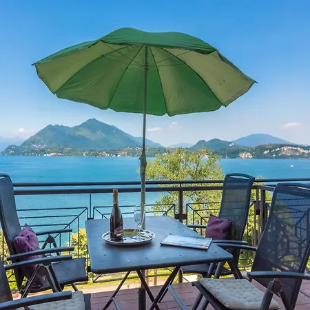 With Terrace And Stunning View Vakantiehuis *