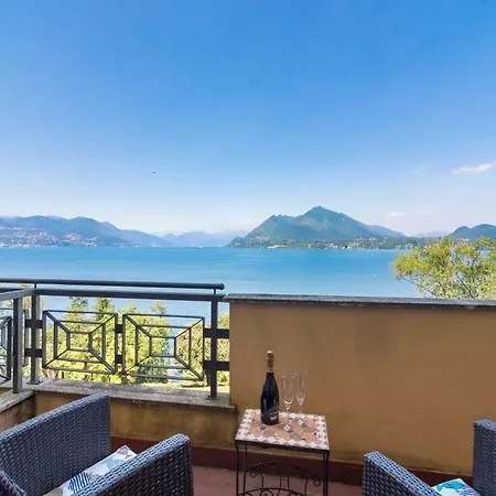 With Terrace And Stunning View Vakantiehuis Stresa