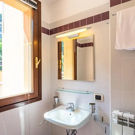 With Terrace And Stunning View Vakantiehuis Stresa