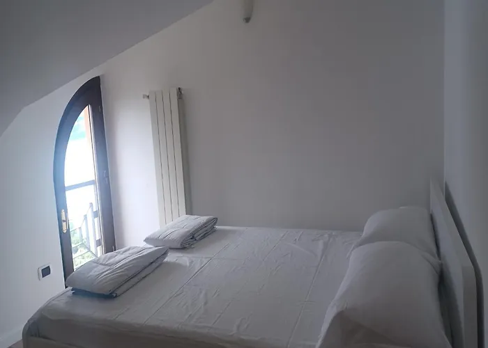 With Terrace And Stunning View 度假居