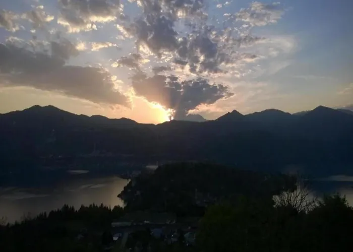 With Terrace And Stunning View * 斯特雷萨