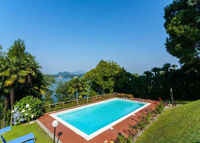 With Terrace And Stunning View 度假居