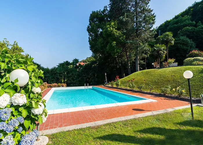 With Terrace And Stunning View 斯特雷萨