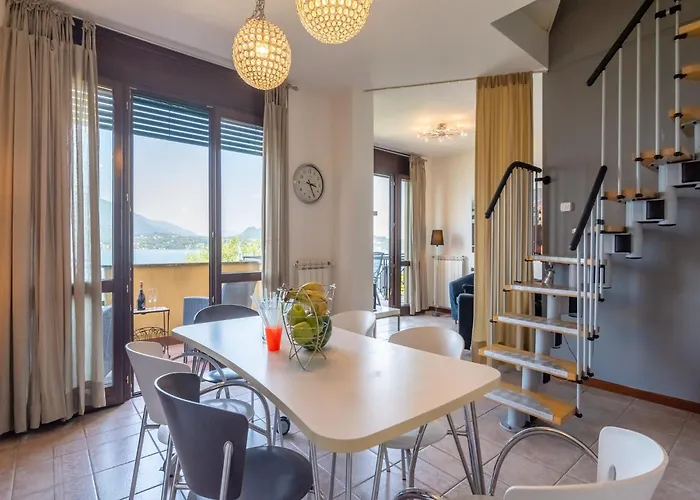 With Terrace And Stunning View ストレーザ