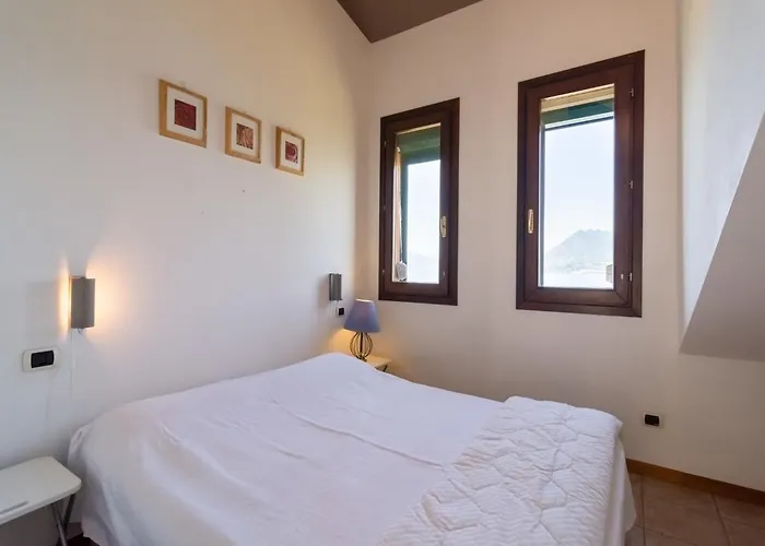 With Terrace And Stunning View 度假居