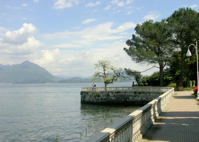 With Terrace And Stunning View ストレーザ