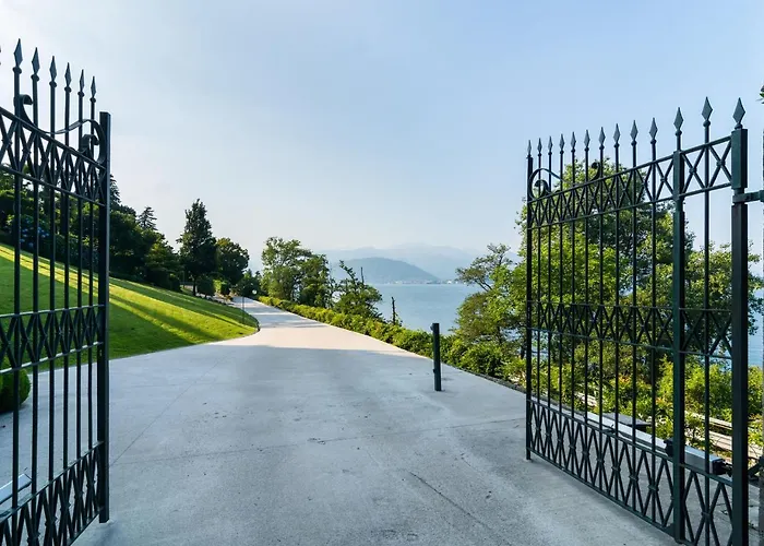 度假居 With Terrace And Stunning View 斯特雷萨