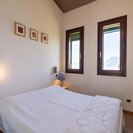 With Terrace And Stunning View بيت للعطل