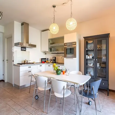 بيت للعطل With Terrace And Stunning View *